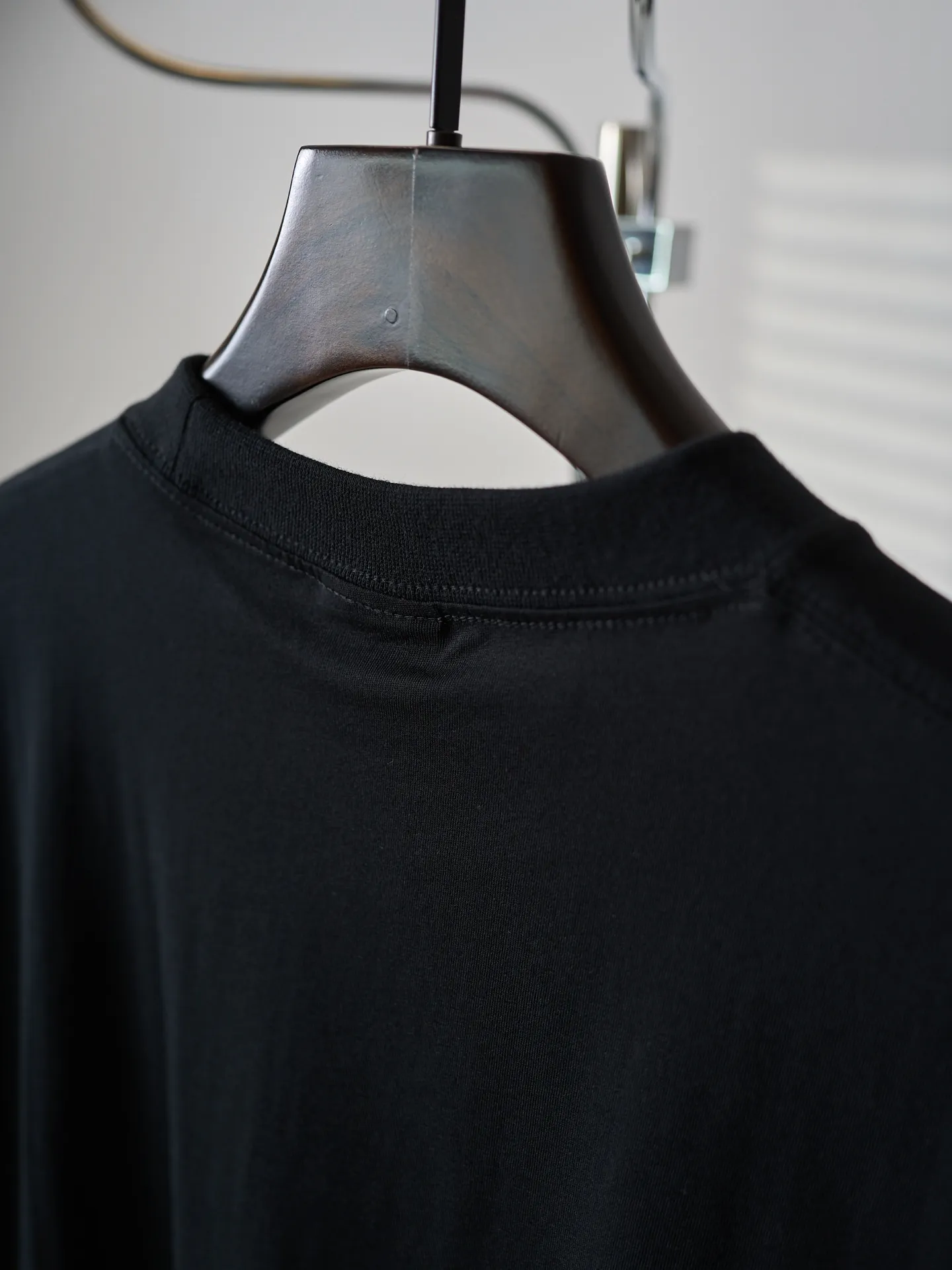 Balenciaga/ T 【In Stock】XS S M L ：24 / 185G ：32 1×1 / 270G 24 ， 。 、 ， ， 。 32 ， ， ， 。 ， ， ， ， ， 。 ， 。 ， 、 ， Retro ， Black、Gray、Pink 。